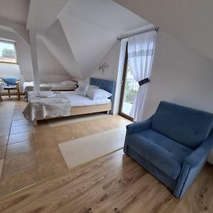 Reveliqa - Pokoje Goscinne I Apartamenty